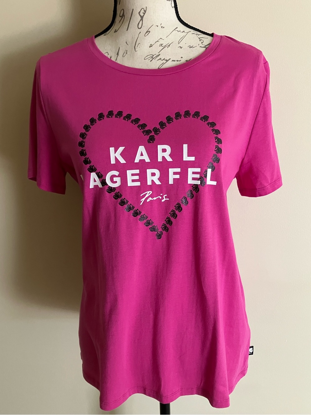Karl Lagerfeld Fuchsia Heart Logo Tee FIRM NWT SIZE M